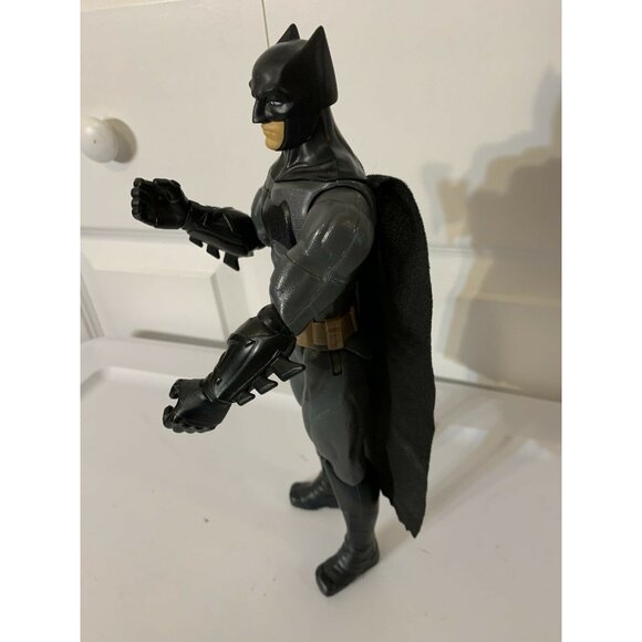 DC Comics‎ Batman 12" Action Figure Toy Bendable With Fabric Cape - Picture 2 of 6